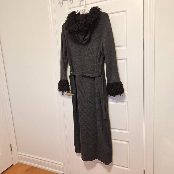 Made in Italy Very long sweater coat - Pure wool with faux fur hood trim & cuffs - Picture 8 of 15